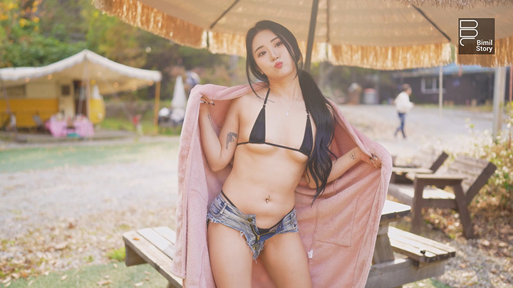 极品模特户外露出拍摄写真